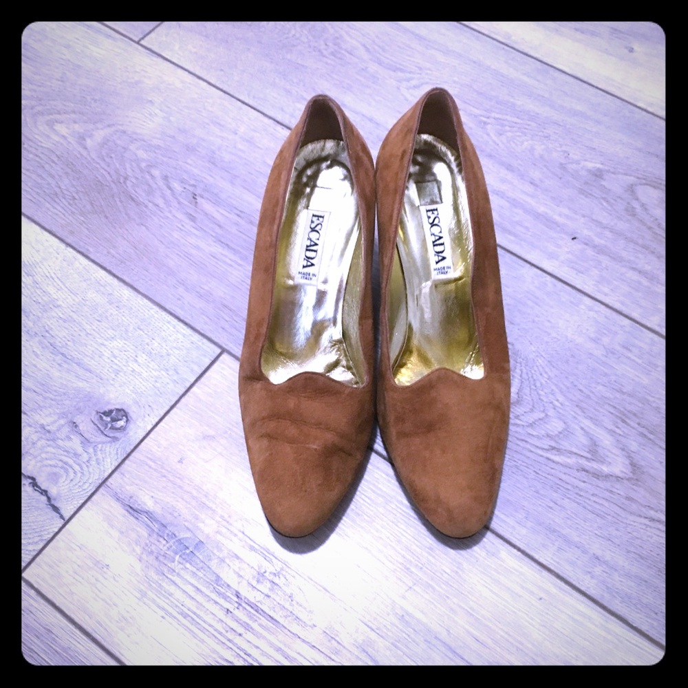 Escada Suede Pumps.